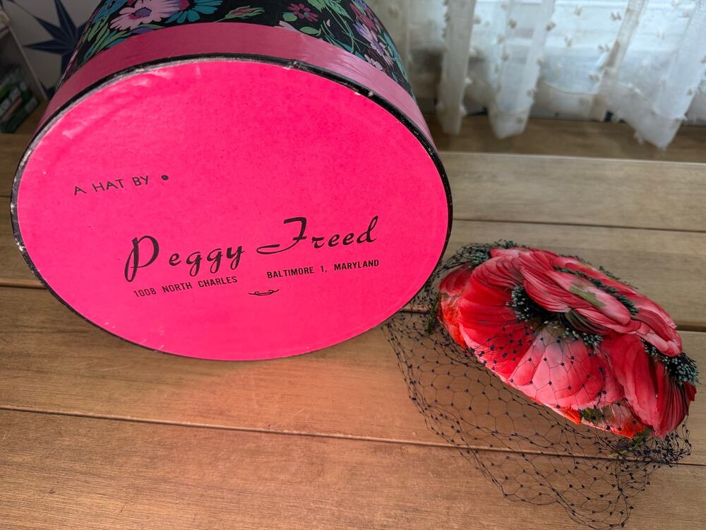 Vtg 1950s Sophia Floral Hat & 1960s Peggy Freed Hatbox Baltimore MD Set